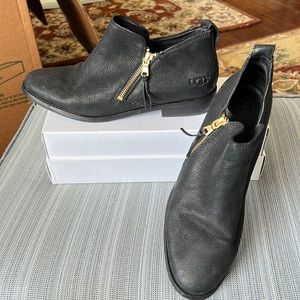 👠UGG Black Leather Glee Booties 10M